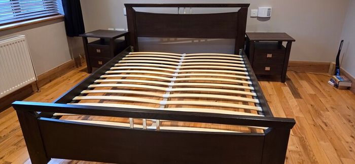 kingsize bed & lockers
