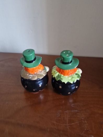 leprechaun salt & pepper