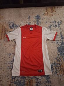 Nike dri-fit top