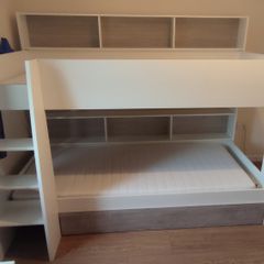 Bunk bed with two mattresses