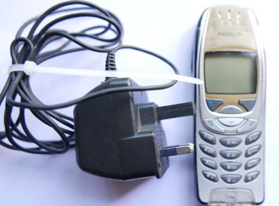 Nokia 6310 Mobile Phone (works well)
