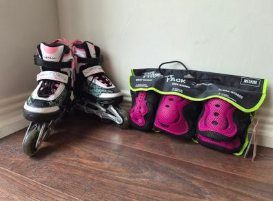 Senhai Kids Adjustable Inline Skates & Safety Gear Set (Size S / EU 33-36)