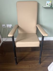 Orthopaedic chair adjustable height