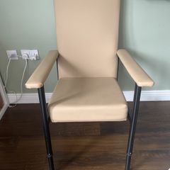 Orthopaedic chair adjustable height