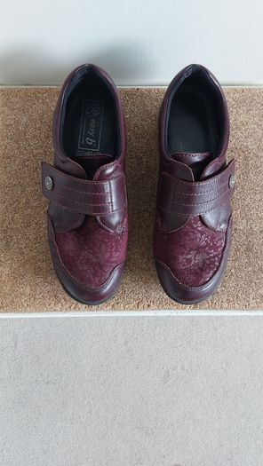 2 pairs of ladies 'easy b' shoes size 40