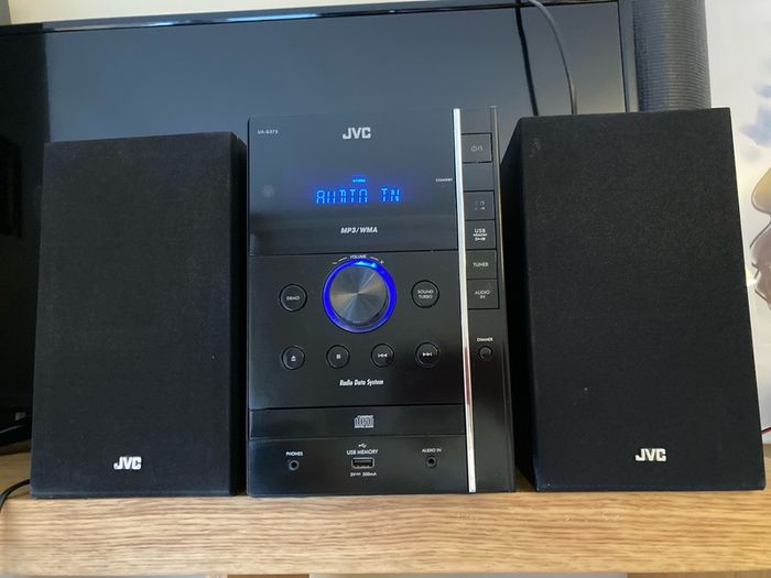 JVC Small home stereo system CD / usb / aux / radio