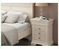 2x Cream Bedside Lockers