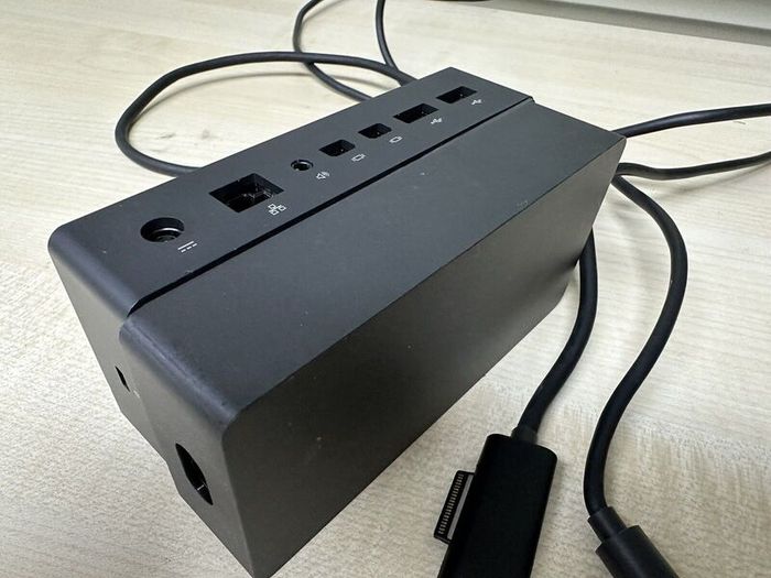 Surface Dock - Microsoft 1661 - for Pro 7, 6, 5, 4, 3, X, Go, Book, Laptop Docking Station