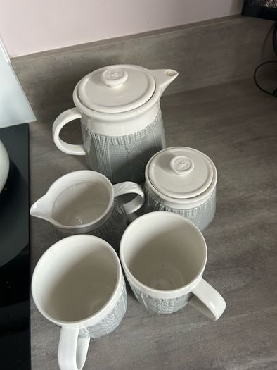 teapot milk jug sugar bowl 2 cups