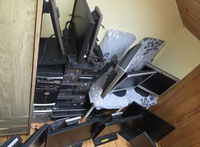 Job Lot: Dell job lot for parts or fix For Parts or Repair / Repairer's Lot