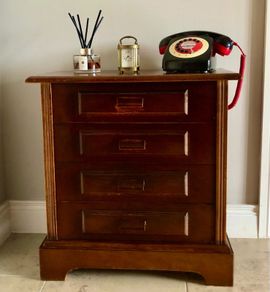 chest of drawers