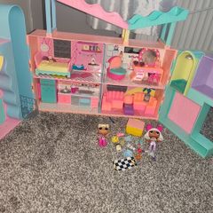 Dolls L.o.l . Suprise Squish Sand House