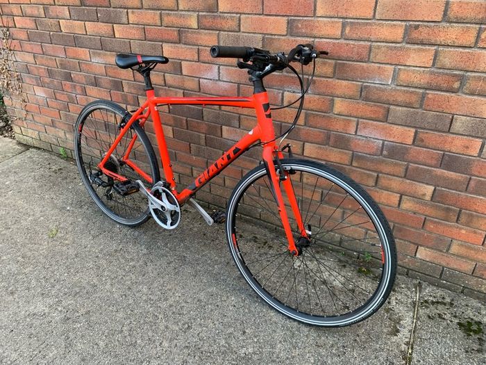 28 Inch Giant Escape hybrid bike