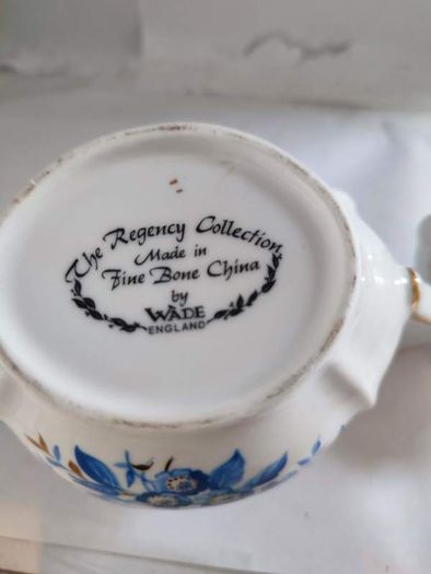 Lovely Vintage Small Tea Pot / Hot Milk Pot.