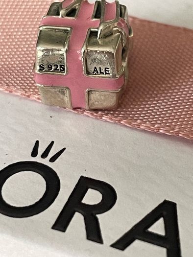 Pandora charm Present gift box with heart and pink ribbon Charm New