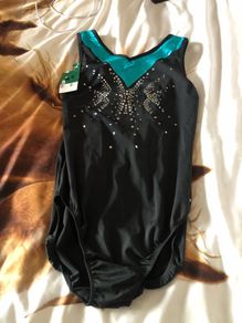 Girls BNWT Leo tart