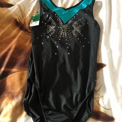 Girls BNWT Leo tart