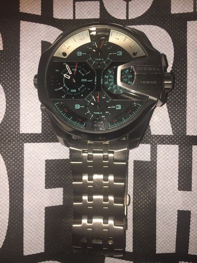Diesel Uber Chief Gunmetal Watch broken