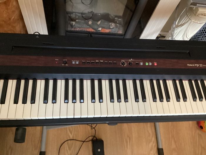 Roland Digital keyboard Piano (76 weight keys) in good condition
