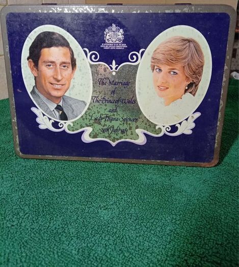 Vintage Carburys Milk Chocolate Souvenir Tin/ The marriage of Prince of Wales & Lady Diana Spencer