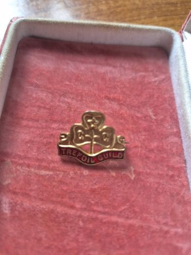 Vintage Girl Guild Trefoil Promise Badge