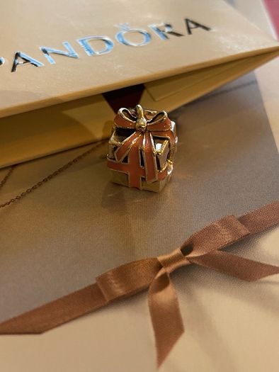 Pandora charm Present gift box with heart and pink ribbon Charm New