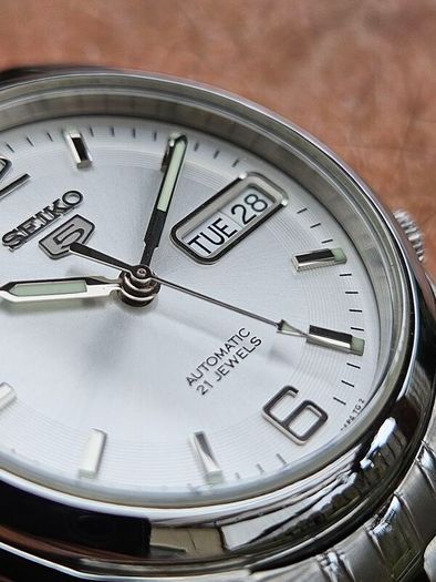 Watch Seiko 5 Automatic.