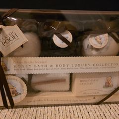 Baylis and harding, winnie the pooh bath gift set
