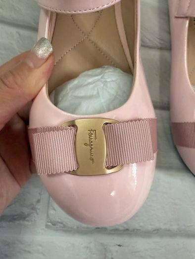 Ferrogamo girls flat size1