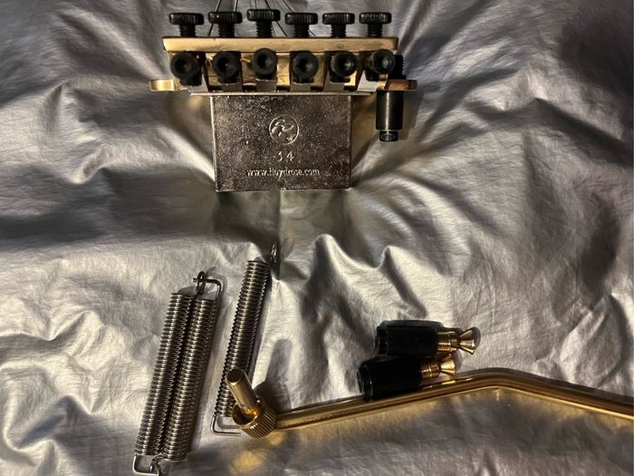 Floyd Rose FRT 1000 Original Tremolo bridge system gold fits Jackson esp charvel Ibanez fender Stratocasters BRAND NEW electric guitar parts accessories