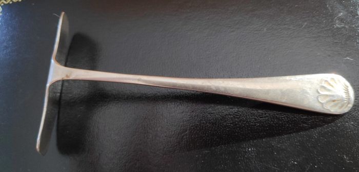 Vintage EPNS baby food pusher