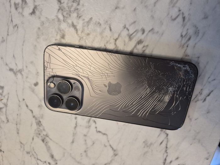 IPhone 13 Pro 128GB Grey - Works pefect but has broken back glass