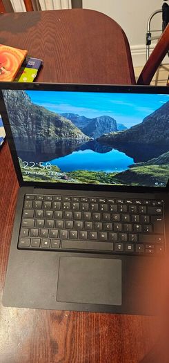 Microsoft  Surface laptop i5 256gb