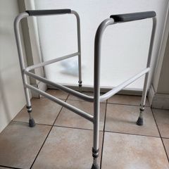 Toilet safety rail