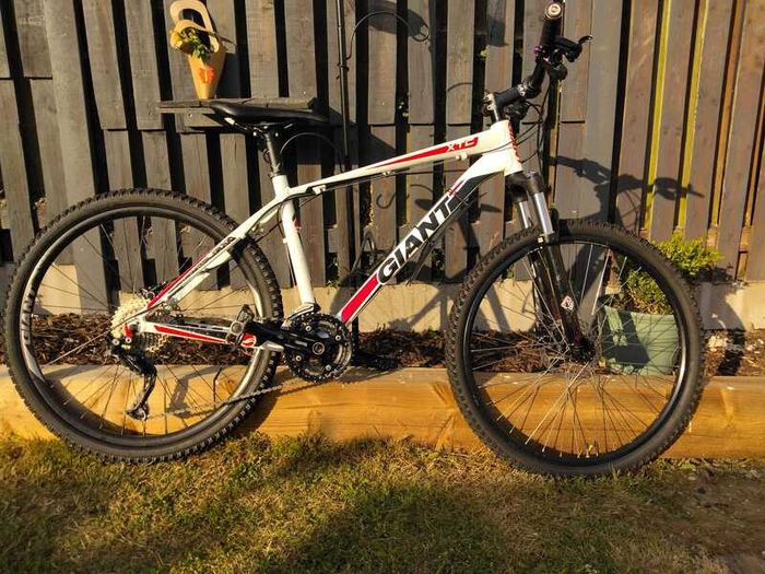Giant Xtc 2 Mountain Bike (Medium, 26" Wheel)