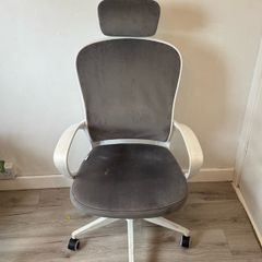 Free - Ergonomic Swivel Office Chair with Headrest
