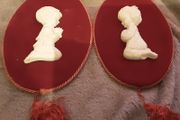 two plaque's of children in prayer