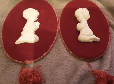 two plaque's of children in prayer