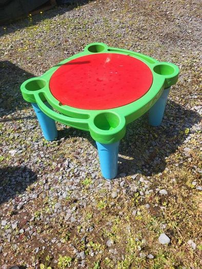 Children's sandbox on legs