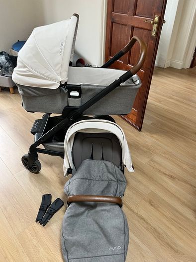 Nuna mixx buggy and carrycot/pram