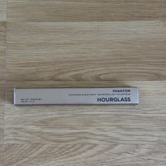 Hourglass Volumizing Glossy Balm in shade Mist