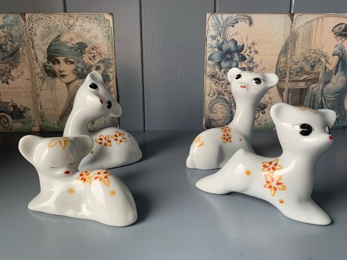 Vintage Retro Deer Ornament Set
