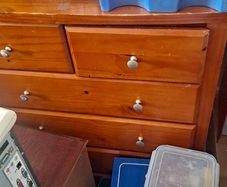 1x chest of drawers