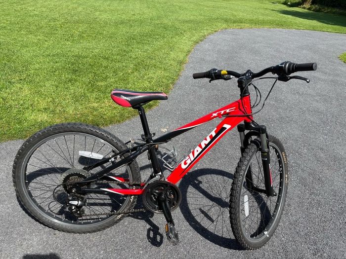 Giant XTC 24 Mountain Bike in Great Condition