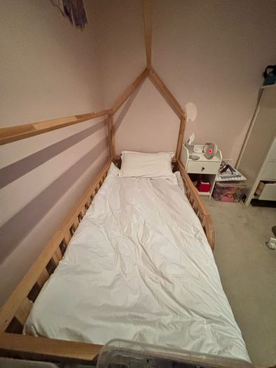 Toddler floor bed