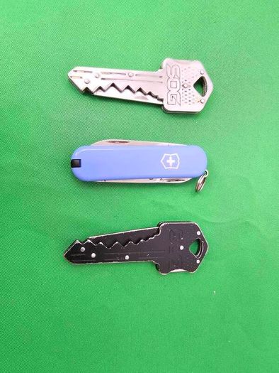 SOG Keychain Tools Victorinox Classic sd Swiss Army Knife Bundle