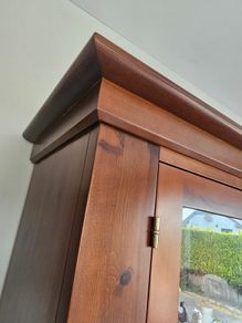 unit display lockable, 47 inches wide. 17 inches deep . 77 inches high