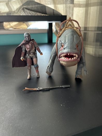 Star Wars TVC Mandalorian & blurrg