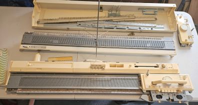 Brother Kh836 Knitting Machine & Kr850 Ribber