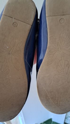 girls navy shoes